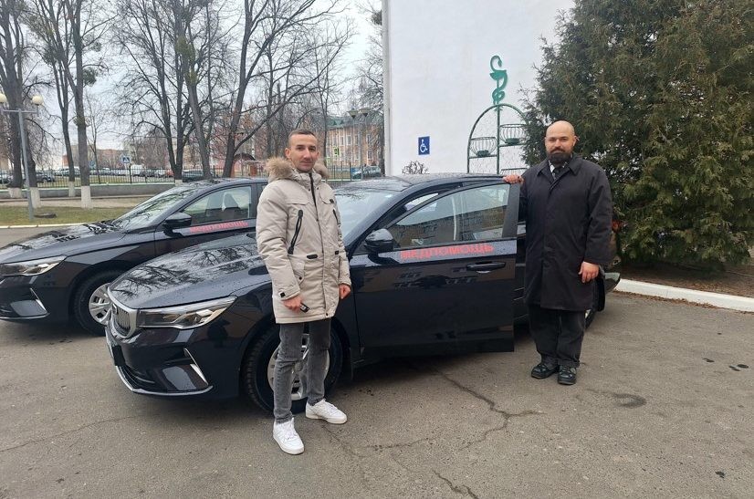 На днях автопарк Столинской ЦРБ пополнился двумя новыми автомобилями «Geely»